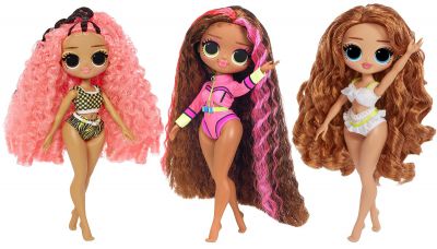 Zbierz wszystkie 3 lalki z serii OMG SWIM. UWAGA!!! Każda lalka sprzedawana osobno (patrz zdjęcia powyżej):