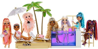 Dołącz do zestawu wszystkie 7 lalek z serii Pacyfic Coast. Uwaga!!! Lalki sprzedawane osobno (patrz zdjęcia powyżej):